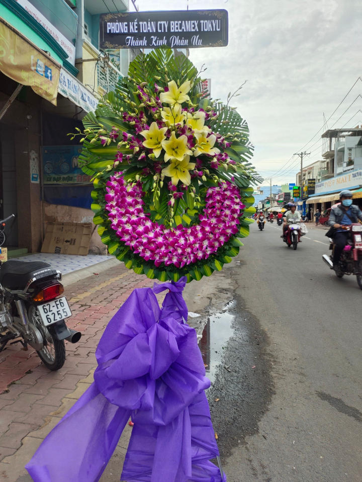 Kệ Hoa Viếng