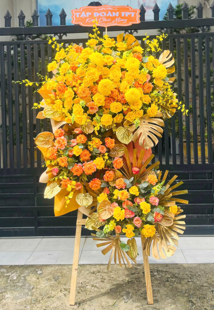 kệ hoa khai trương