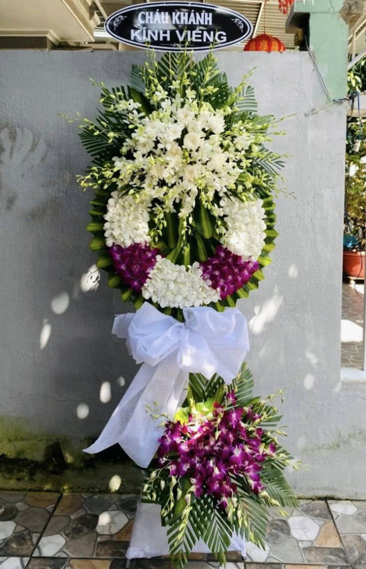 Kệ Hoa Viếng