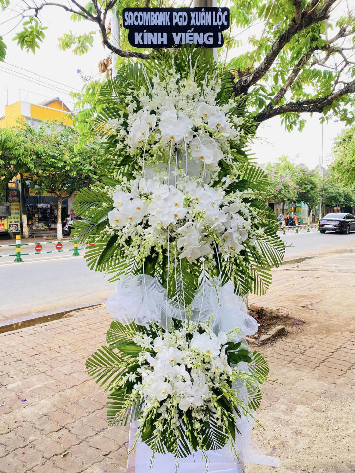 Kệ hoa viếng