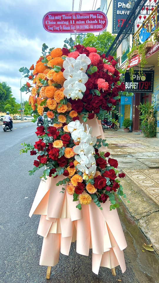 Kệ hoa khai trương