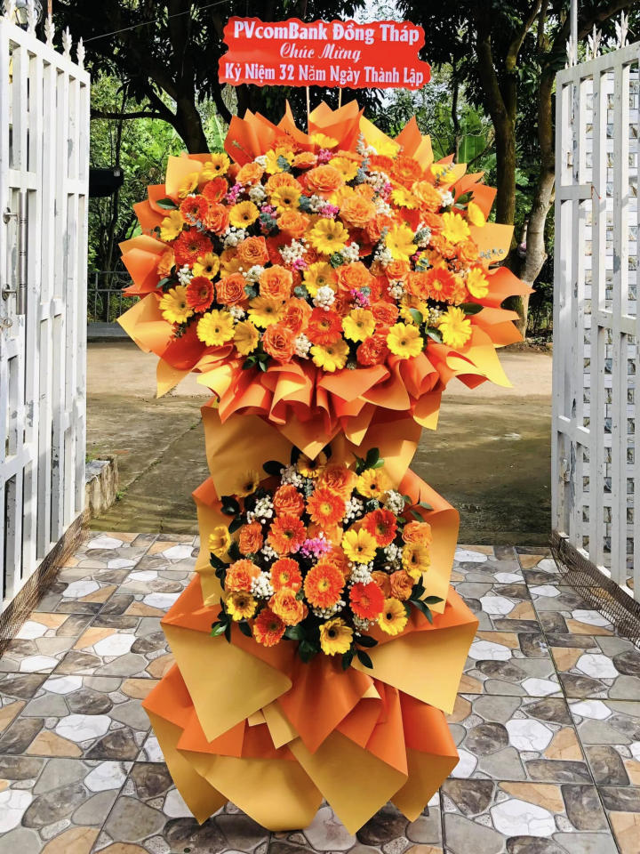 kệ hoa khai trương
