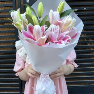 Bó Hoa Ly Mix Hoa Hồng