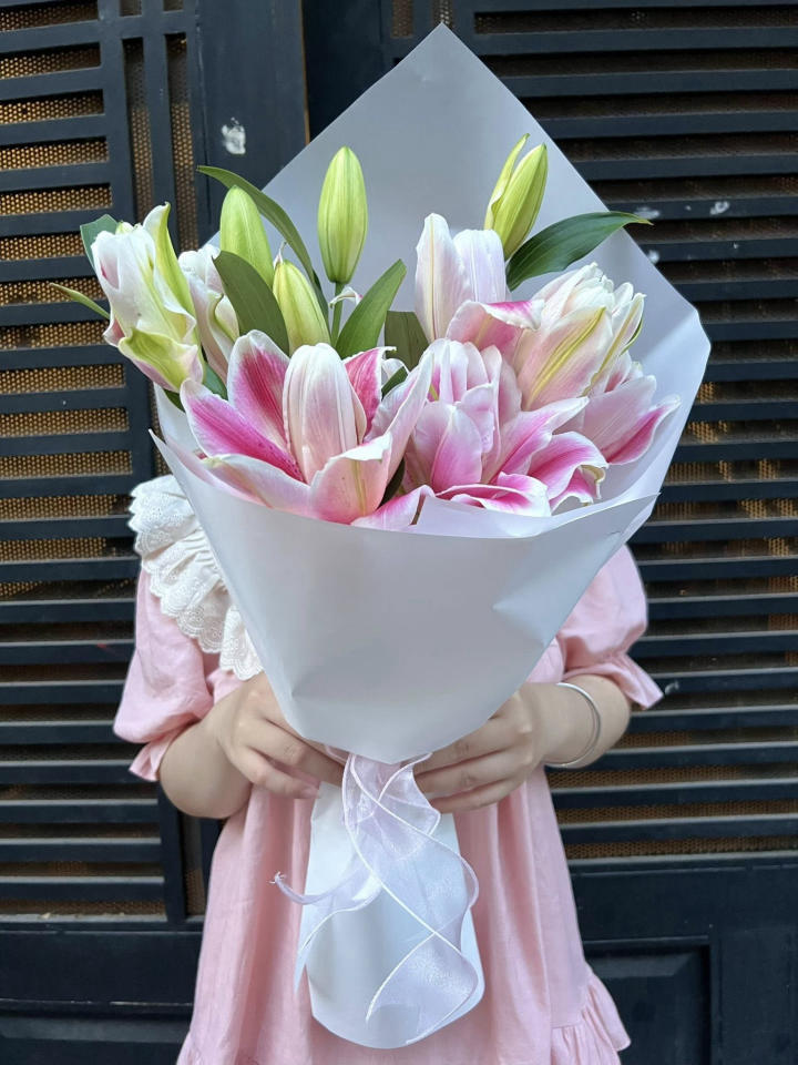 Bó Hoa Ly Mix Hoa Hồng