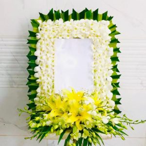 khung hình đám tang