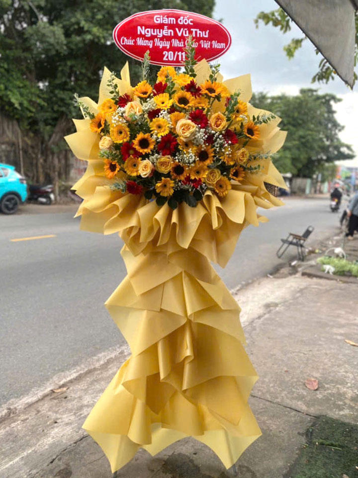 kệ hoa khai trương