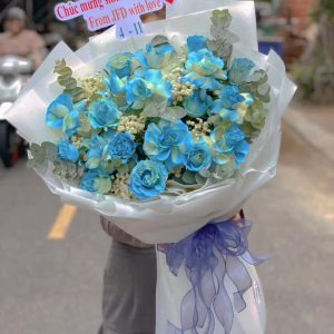 Bó hoa tươi màu xanh dương