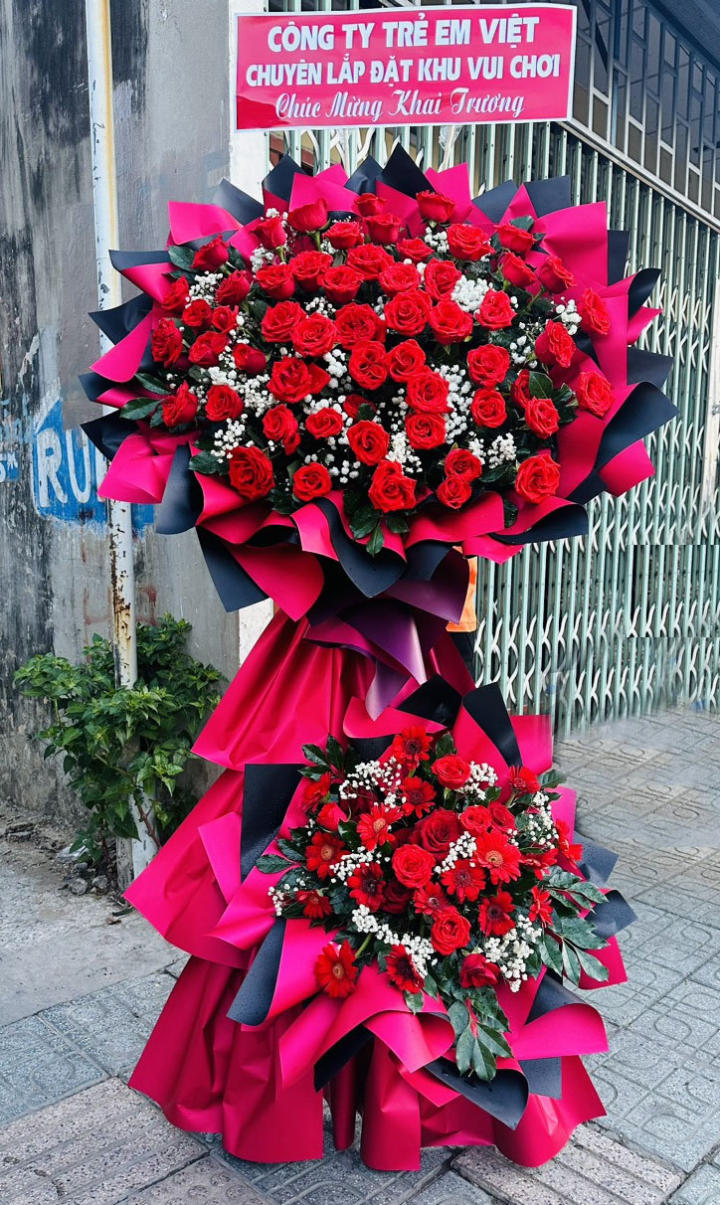 kệ hoa khai trương