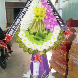 vòng hoa nhựa đám tang