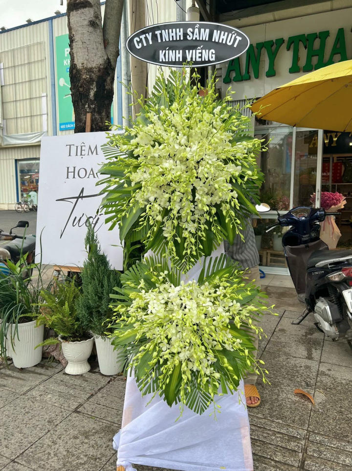 Kệ hoa viếng