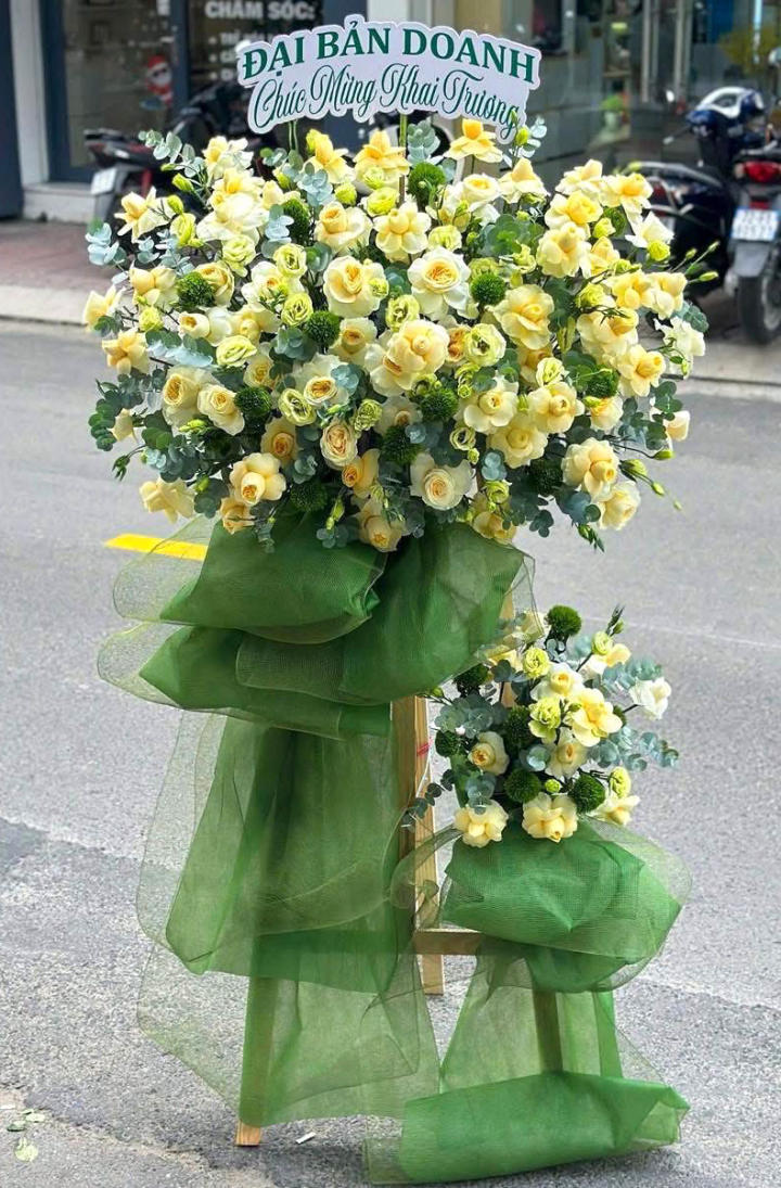 Kệ hoa khai trương