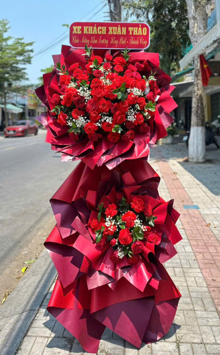 kệ hoa khai trương