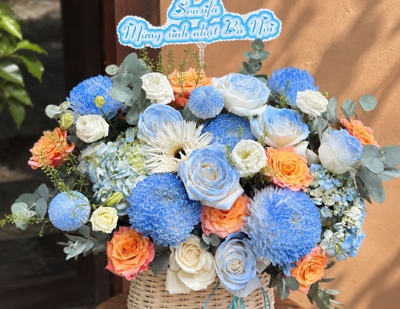 Giỏ hoa tươi thiết kế tinh tế tại cửa hàng Hoa tươi Trang Thu quận Hồng Bàng Hải Phòng