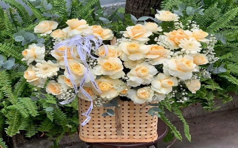 Giỏ hoa tone pastel sang trọng và tinh tế tại Linh Flower.