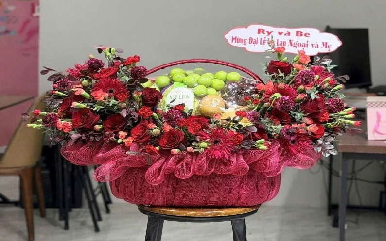 Sự kết hợp tinh tế giỏ hoa tại Hoarosa