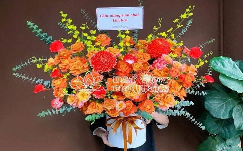 Hộp hoa chúc mừng sự kiện hoành tráng từ Đất Việt Flowers