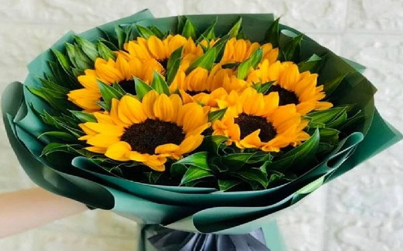 Bó hoa hướng dương tốt nghiệp tươi rực rỡ từ Hoa Tươi Bảo Ngọc