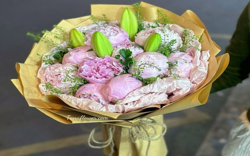 Mẫu bó hoa mẫu đơn hồng thanh lịch tại Tuna Flower
