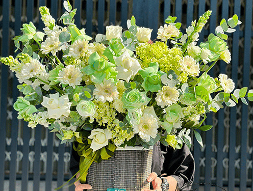 Cửa hàng 4T Floral cung cấp dịch vụ shop hoa tươi uy tín và nhanh chóng tại quận Bình Tân HCM