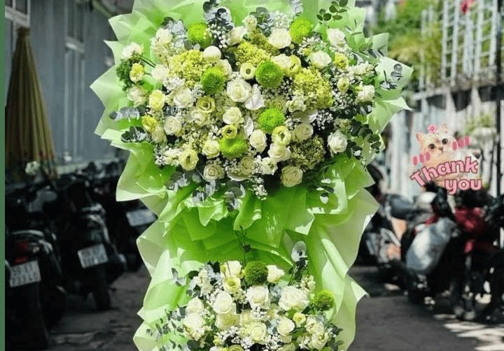 Lẳng hoa chuyên nghiệp và sáng tạo tại shop hoa tươi 5S Floral quận Nam Từ Liêm