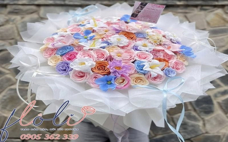Bó hoa tròn khổng lồ đa sắc màu phong cách ngọt ngào tại FLoLi shop hoa tươi quận Tân Bình