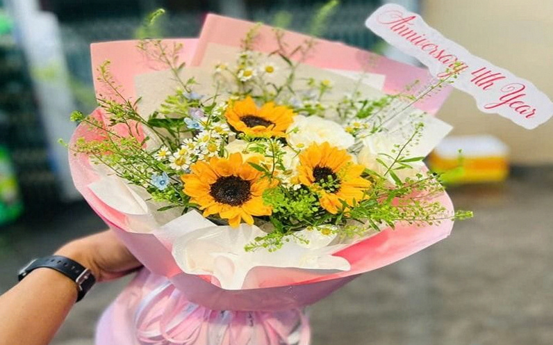 Bó hoa hướng dương tươi tắn mừng kỷ niệm tại Hoa Việt 247