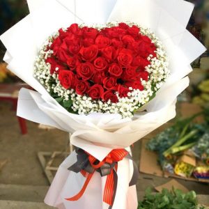bó hoa tươi hình trái tim