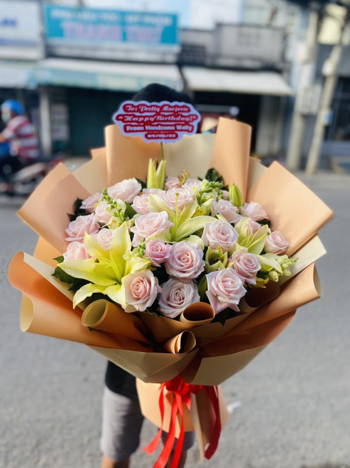 Bó Hoa Ly Mix Hoa Hồng