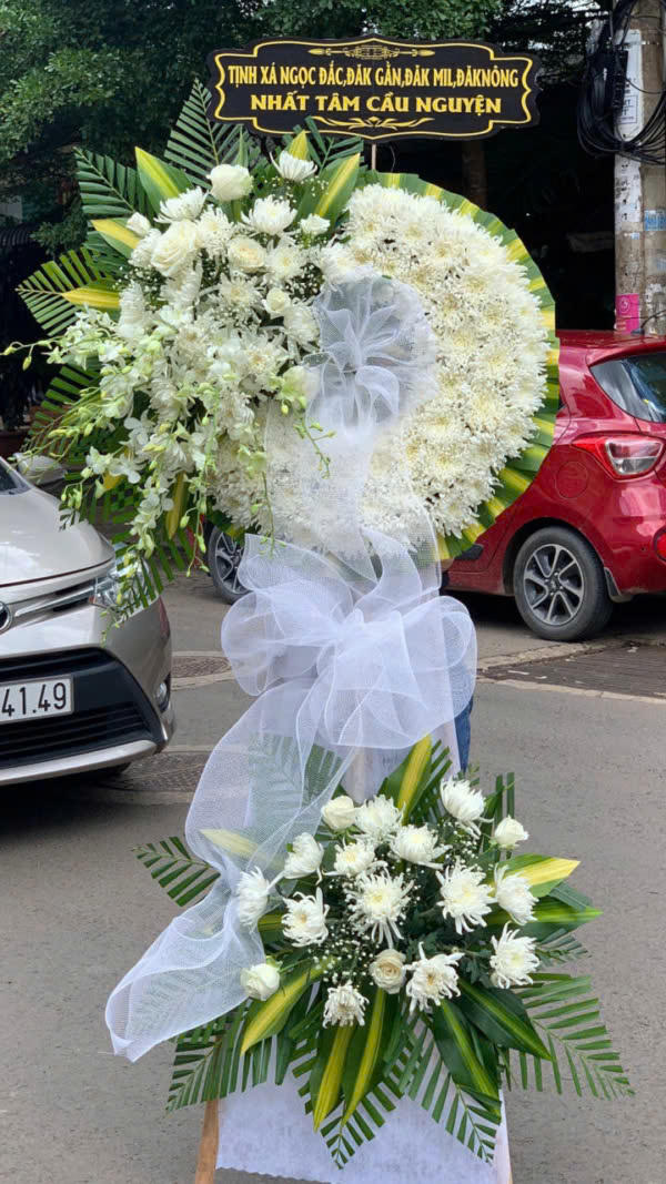 kệ hoa viếng