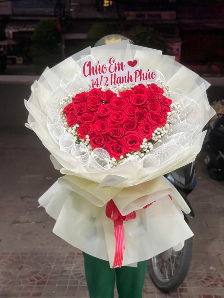 Bó hoa tươi hình trái tim