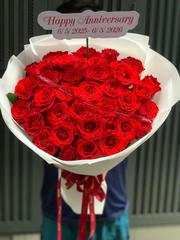 Bó Hoa Tươi Màu Đỏ