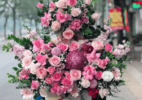 Mẫu giỏ hoa tươi thiết kế trẻ trung và hiện đại tại MiMy Flower Shop Hoa Tươi Bảo Lộc