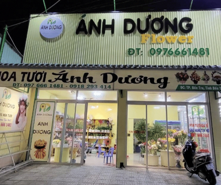 Không gian trưng bày hoa tươi thực tế tại Ánh Dương Flower Bến Tre