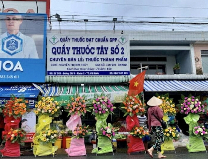 Kệ hoa khai trương sang trọng được cung cấp bởi cửa hàng Hoa tươi Thảo Vy tại Cà Mau