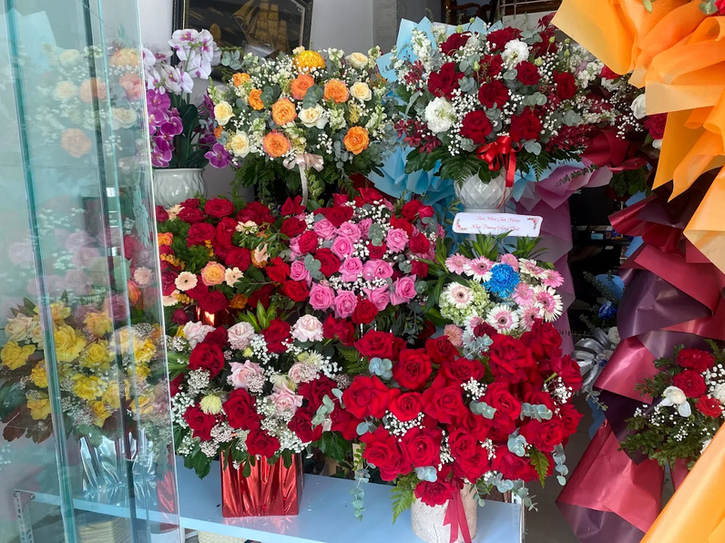 Mẫu bó hoa hồng pastel sang trọng tại tiệm hoa tươi Slay Flower Cẩm Lệ Đà Nẵng
