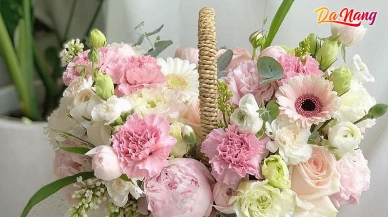 Lẵng hoa tươi thiết kế nghệ thuật cao cấp tại Shop hoa tươi Cẩm Lệ Đà Nẵng - Sumy Flower