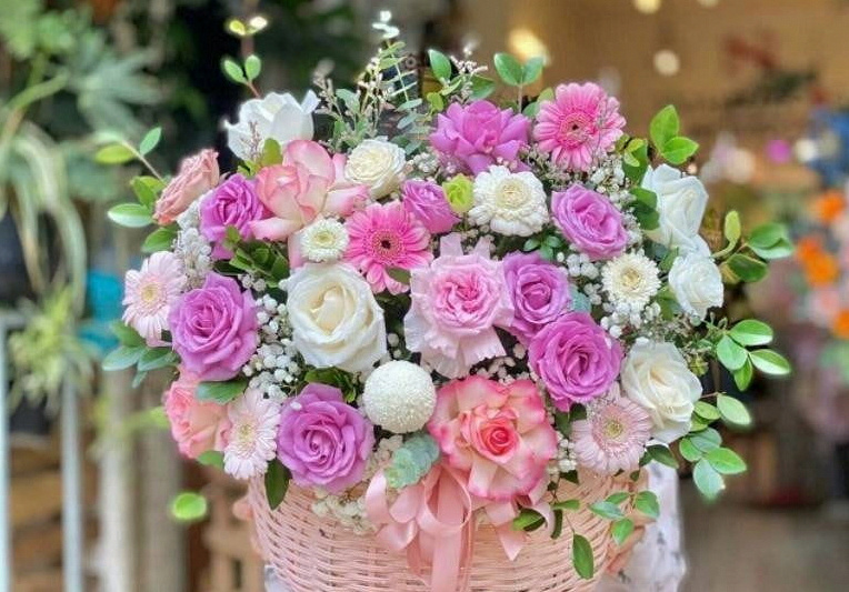 Mẫu giỏ hoa tươi đẹp tại cửa hàng hoa tươi Hiền Định Cẩm Phả