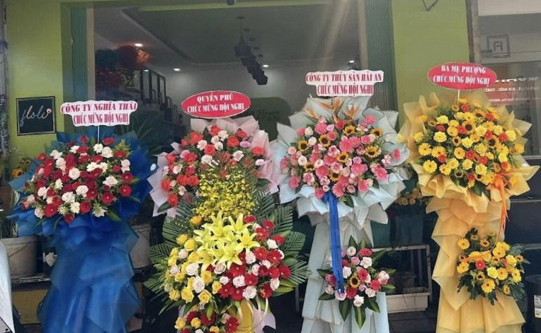 Mẫu kệ hoa chúc mừng hội nghị sang trọng tại shop hoa tươi Dĩ An FLoLi