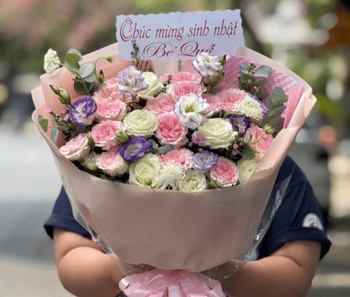 Mẫu bó hoa tươi thiết kế cao cấp và sang trọng tại shop hoa tươi Linh Flower quận 10 TPHCM