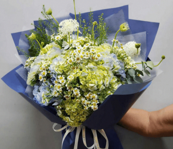 Mẫu bó hoa tươi thiết kế sang trọng tại shop hoa tươi quận 7 Linh Flower