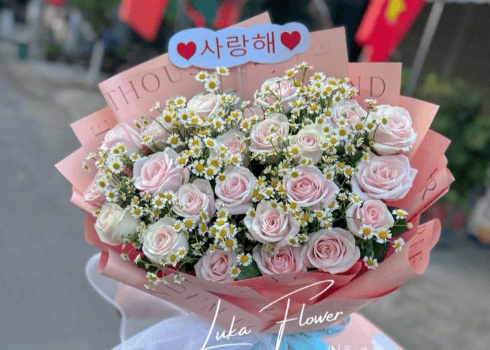 Bó hoa tươi thiết kế sang trọng tại cửa hàng hoa tươi Luka Flower Sơn Trà Đà Nẵng